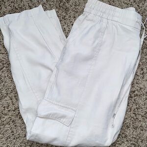 Old Navy Women’s Cream Cargo Pants – Size Small – Utility Style with Pockets S